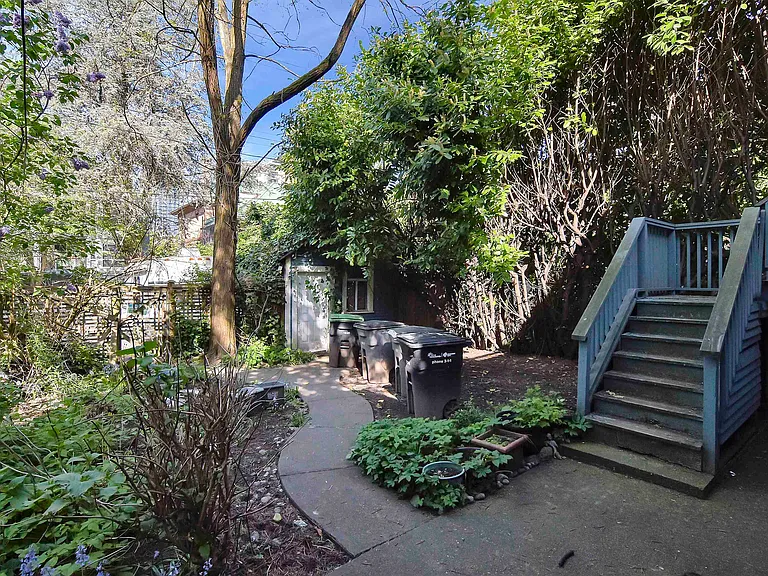 1517 Comox St #2 — Photo 27
