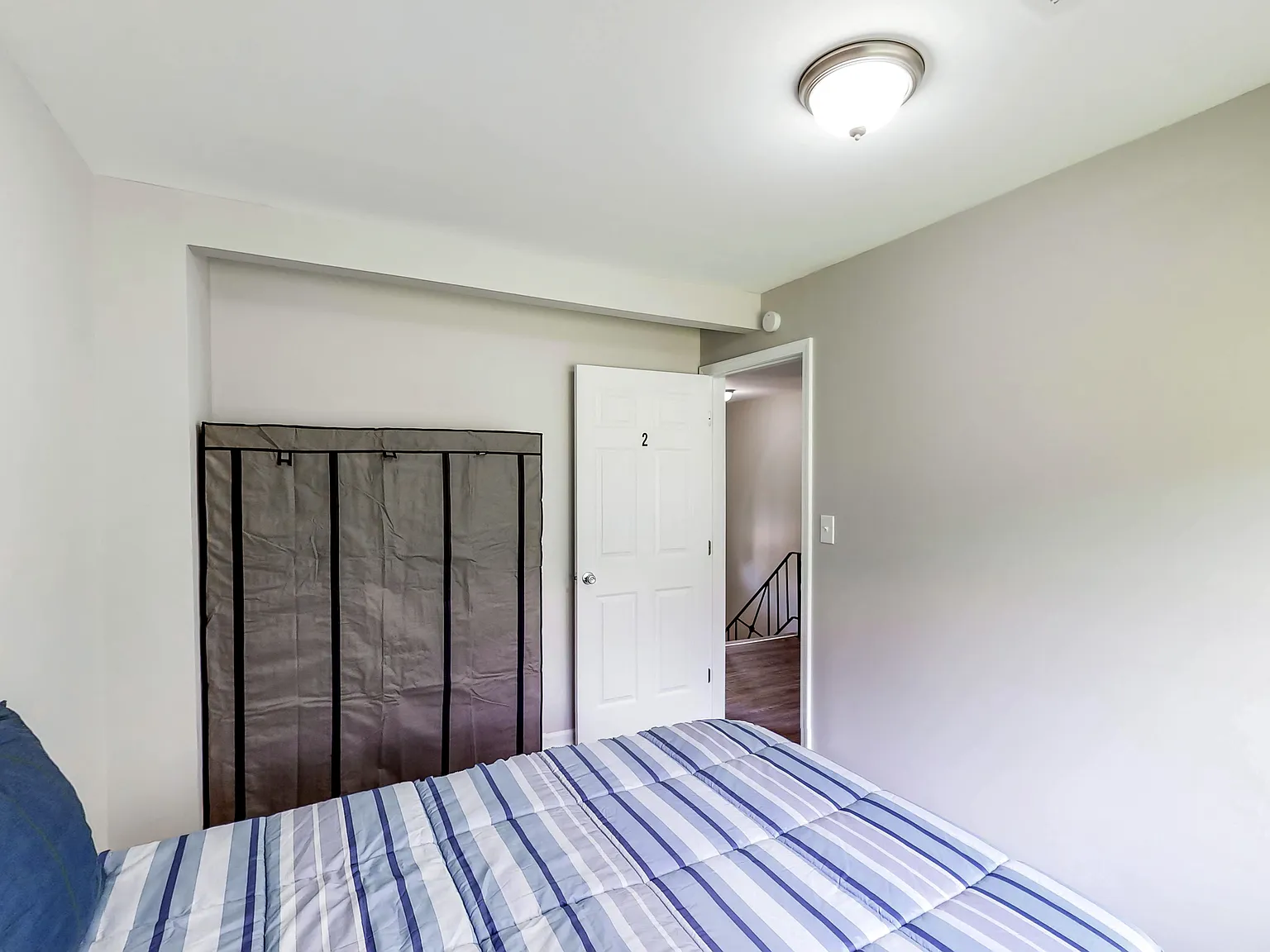 4 bed, 2.0 bath, 900 sqft, $706 — Photo 2