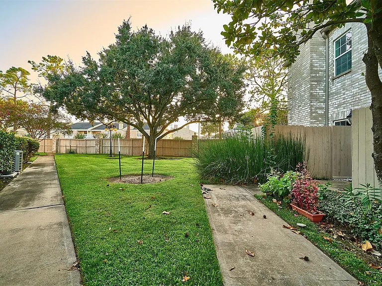 2816 Holly Hall St — Photo 21