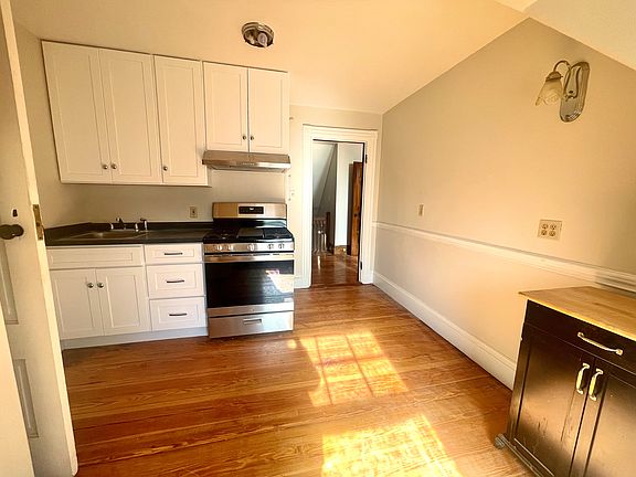 5th image of 11 Montague St #3