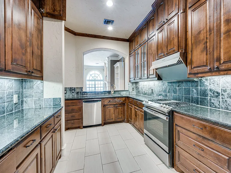 736 Rockingham Dr — Photo 13
