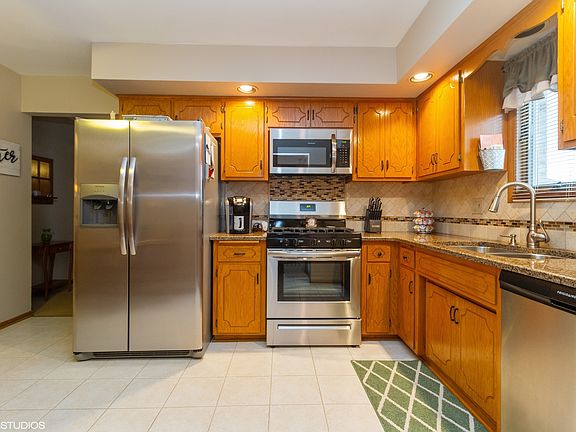 5th image of 15117 S 75th Ct #18