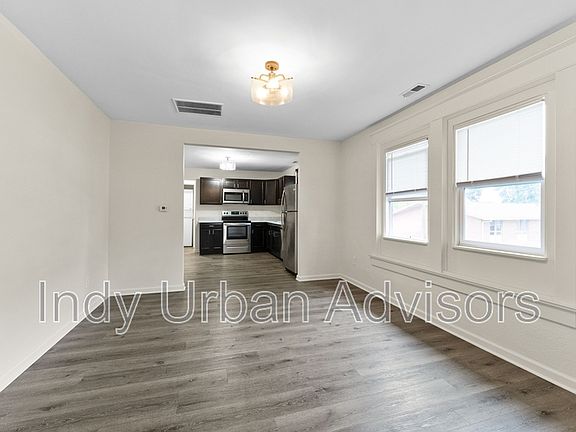 3rd image of 1306 Woodlawn Ave #2A
