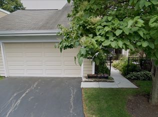 1576 Raven Hl, Wheaton, IL 60189