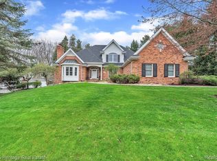 6414 Woodcliffe Ln, East Lansing, MI 48823