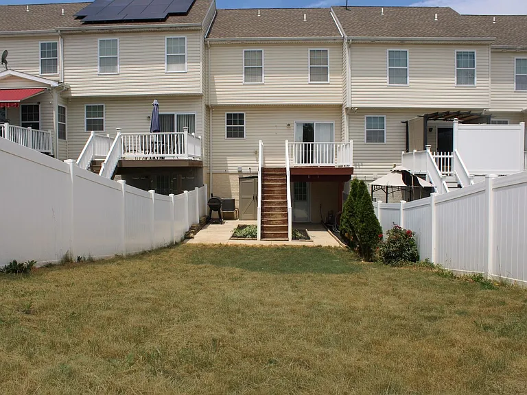 1236 Ledge Dr — Photo 3