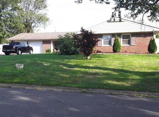 11 Country Club Rd, Willingboro, NJ 08046