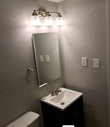 3rd image of 830 W 26th St #2