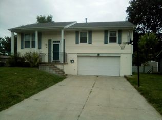 1106 N Yale Dr, O'Fallon, IL 62269