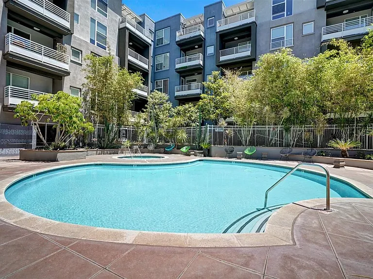 Stadium House Apartments — Photo 48
