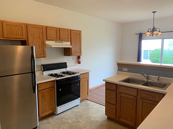4th image of 656 Fieldcrest Dr Unit B