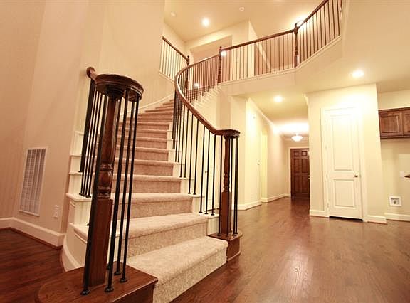 4th image of 136 Spear Ct