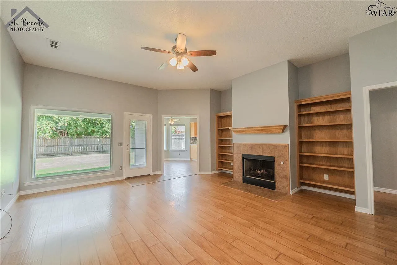 4 bed, 2.0 bath, 1644 sqft, $2,350 — Photo 4