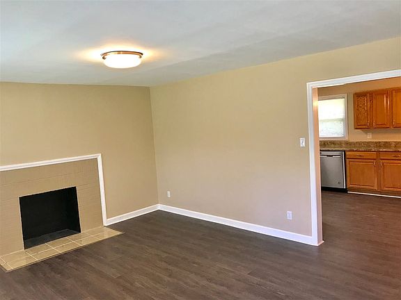 4th image of 1025 E Skyline Dr