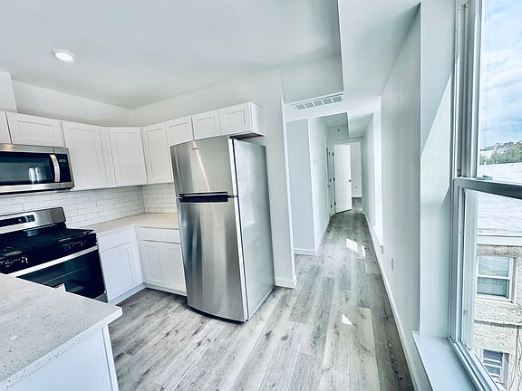 5th image of 242 E Girard Ave #7