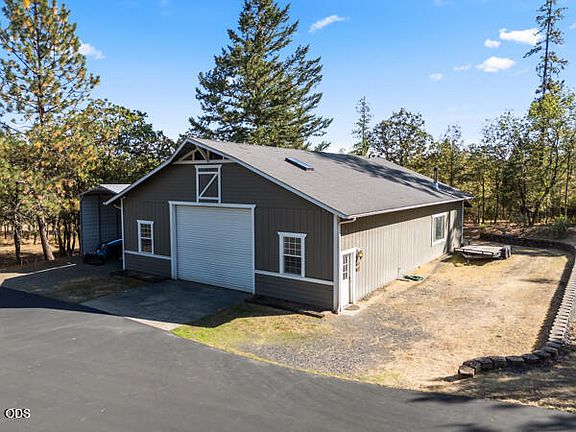 2nd image of 2452 Hugo Rd