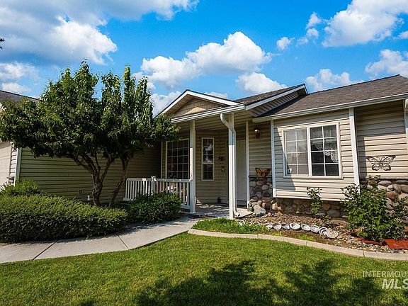 3rd image of 1507 S Willow Creek Way