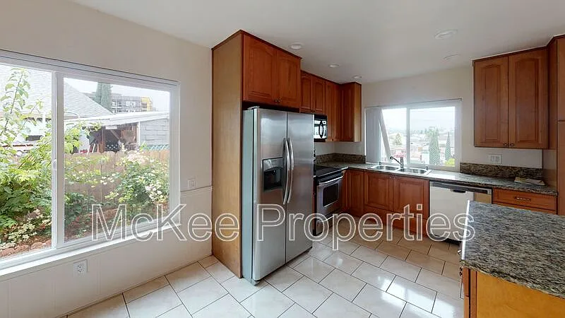 3 bed, 2.0 bath, 1412 sqft, $3,475 — Photo 3