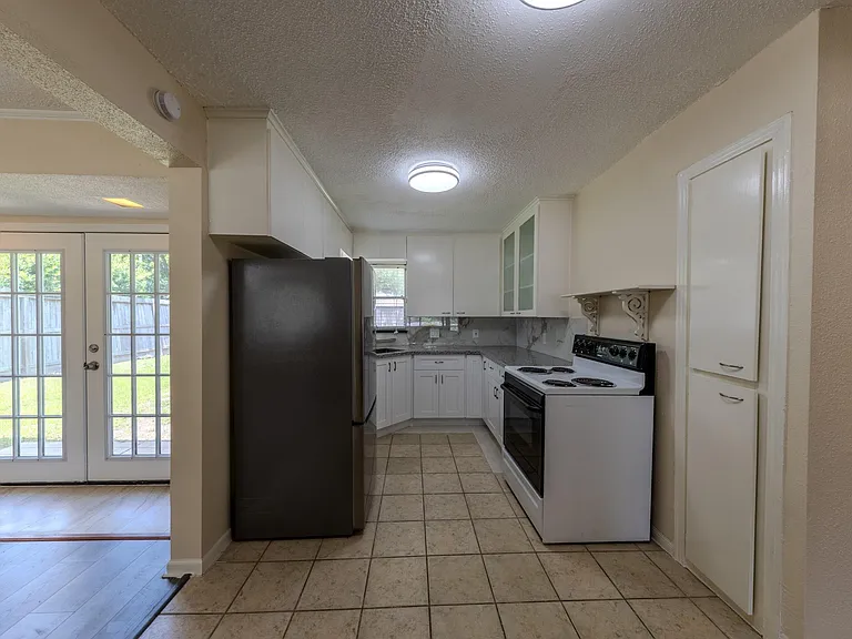 4710 Glenmont St — Photo 13