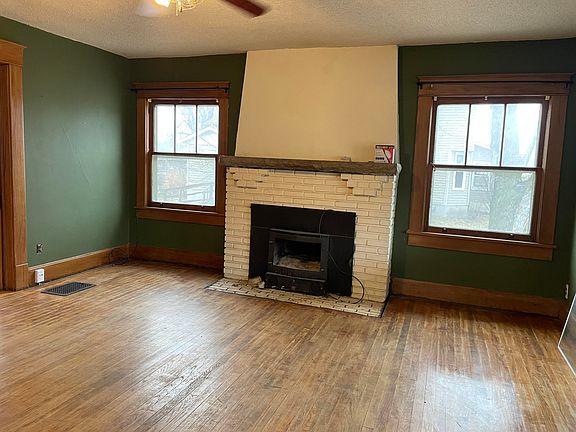 3rd image of 461 W Summit St