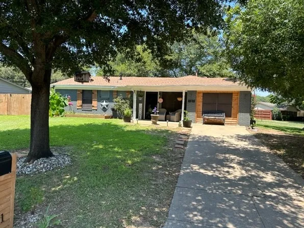 121 Myrtle Ct, Hurst, TX 76053