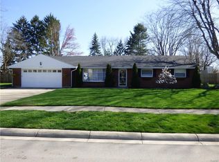 408 Grantham Dr, Englewood, OH