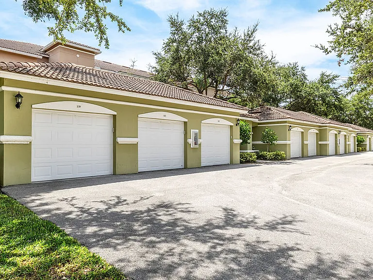 5060 Fairways Cir #F101 — Photo 38
