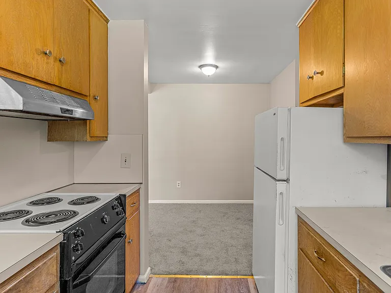 Parker Place Apartments ( C )- Parker Place Apartments, LLC — Photo 8