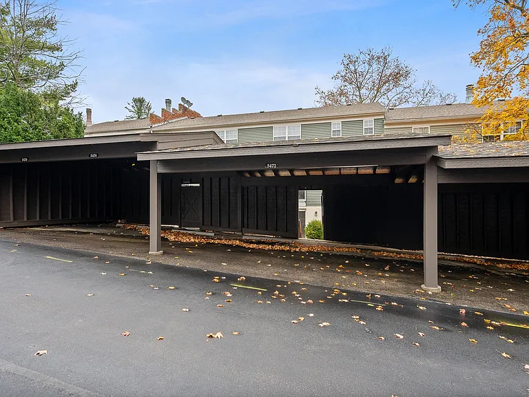Indian Creek Apartments and Townhomes — Photo 185