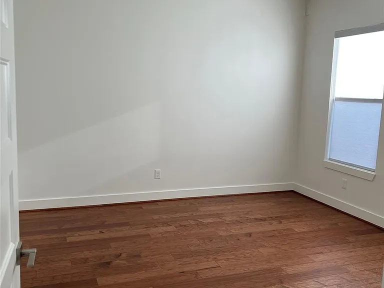 10330 Grove Row Ave — Photo 16