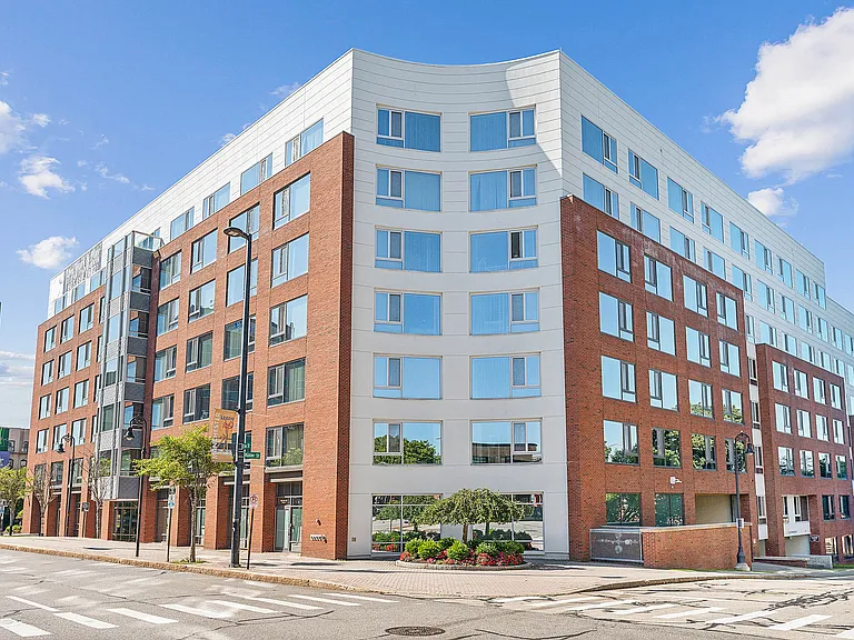 Residences at Manchester Place — Photo 10