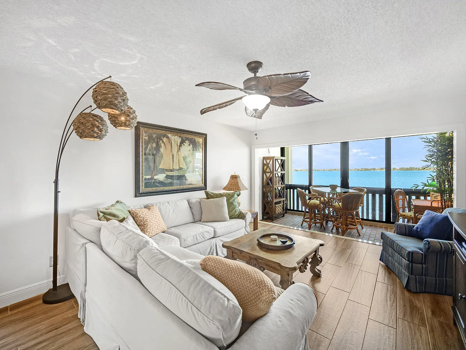 2 bed, 2.0 bath, 1300 sqft, $4,000 — Photo 3