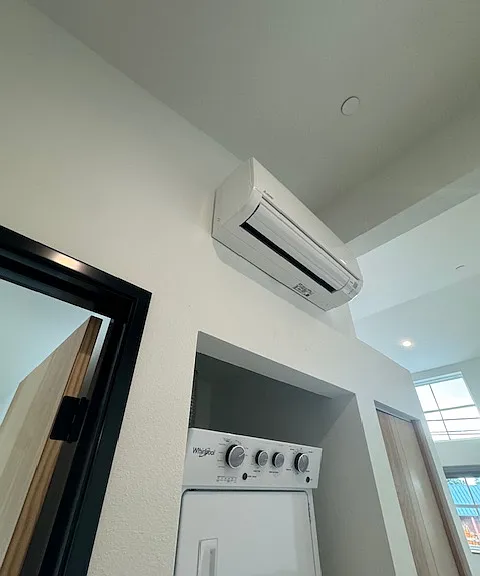 heating and cooling unit, very economical. Remote controlled