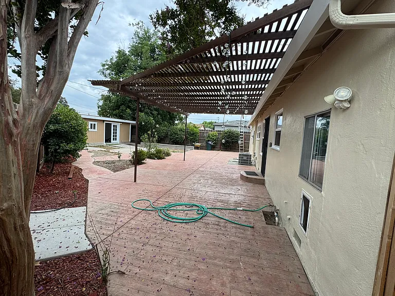 1120 Allen Dr — Photo 11