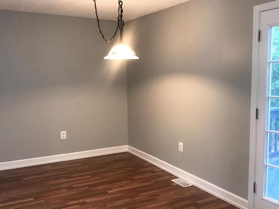 5th image of 806 Wide Oak Ct
