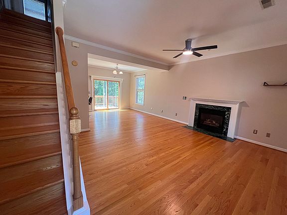 5th image of 1093 Wintergreen Ln