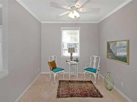 5th image of 544 W Oaks Dr