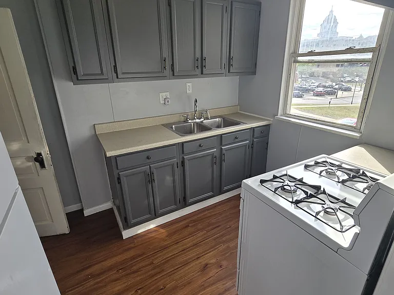 425 Monroe St #4 — Photo 5
