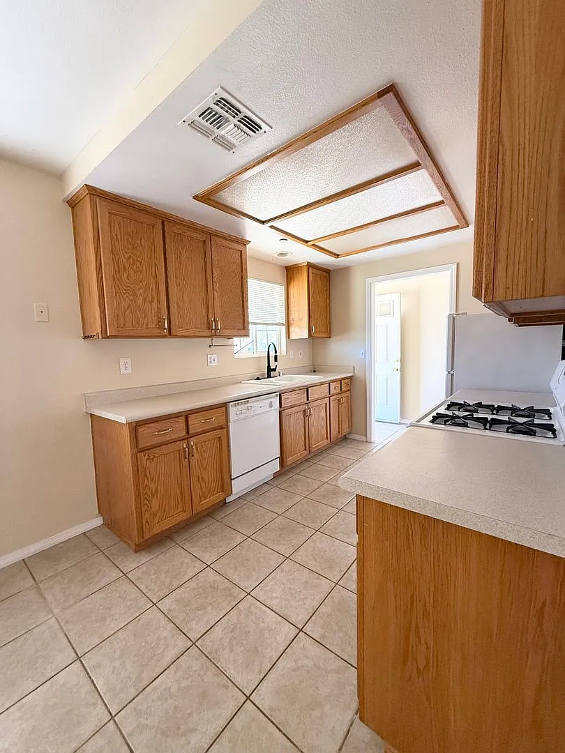 Move in special! 3 bedroom corner home close to Boy and Girls Club! — Photo 3
