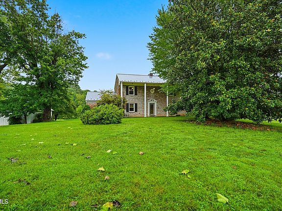3rd image of 578 Blakley Dr