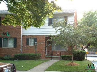 20569 Williamsburg Ct, Harper Woods, MI 48225