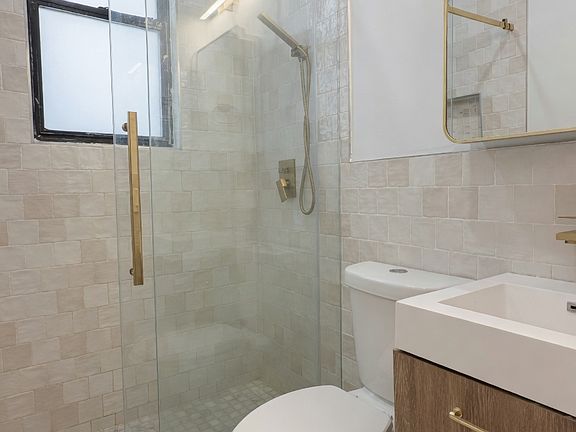 4th image of 204 W 96th St APT 5D