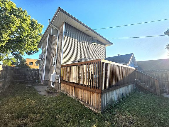 5th image of 9 9th Ave SW