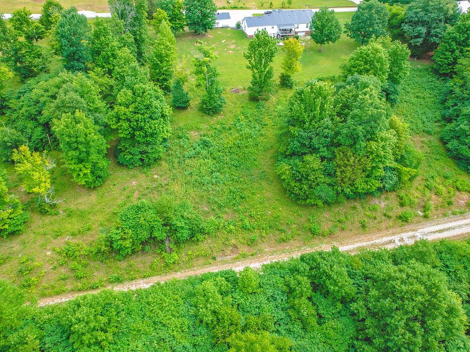 1st image of 27 Green Meadow Ln