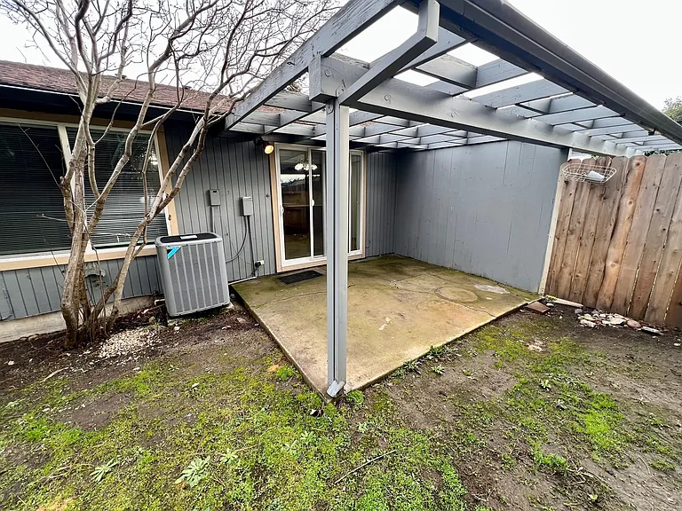 834 Olympic Ave — Photo 4