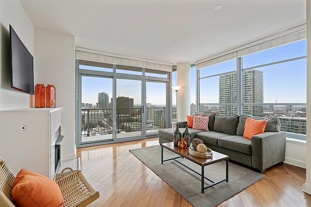 1st image of 1600 S Prairie Ave Unit 2007