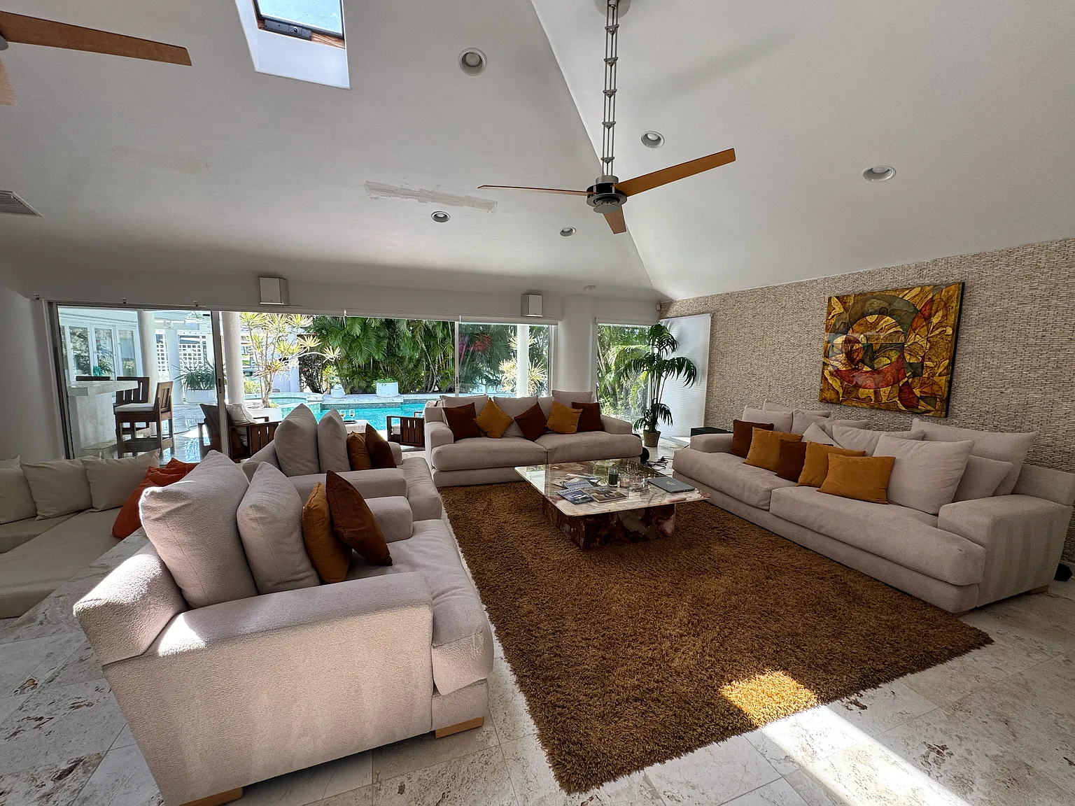 3 bed, 3130 sqft, $9,990 — Photo 3
