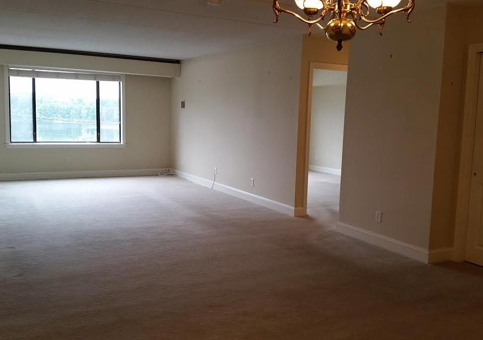 Living room: Pre-furnished version
