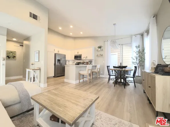 2462 Pleasant Way Unit J, Thousand Oaks, CA 91362