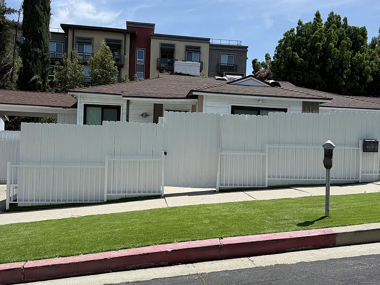 22157 Clarendon St #B — Photo 3